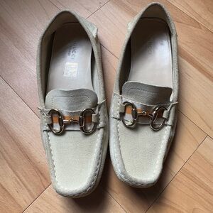 GUCCI Horsebit Buckle Womens Driving Moccasin Beige Ivory Suede